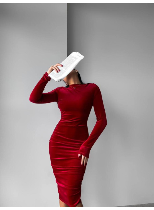 Оксамитова силуетна сукня 