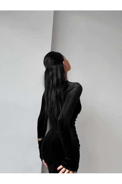 Оксамитова силуетна сукня 