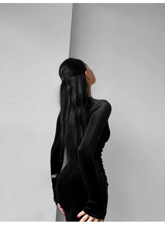 Оксамитова силуетна сукня 