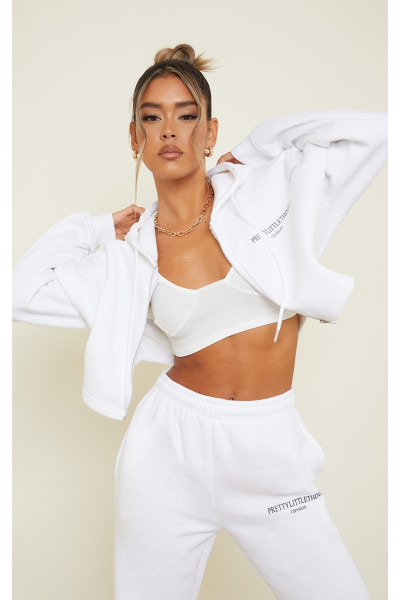 PrettyLittlething White Copyright Slagan Zip через врожай