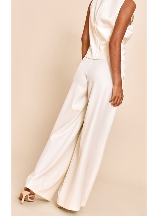 Маленькі кремові штани з широкими ногами