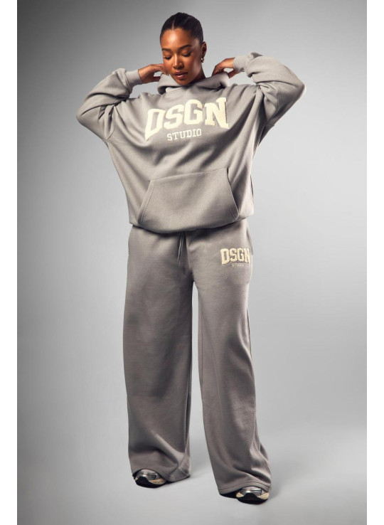 Плюс DSGN Studio Applique Jogger