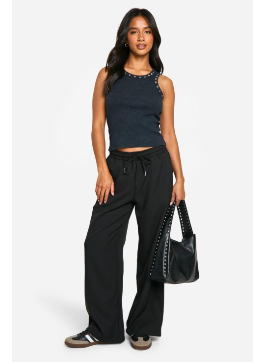 Маленький кравець, що має штани для ніг