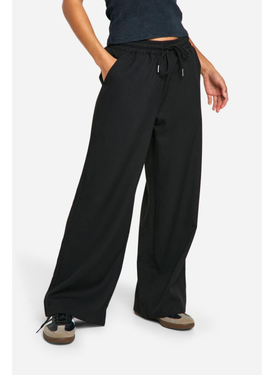 Маленький кравець, що має штани для ніг