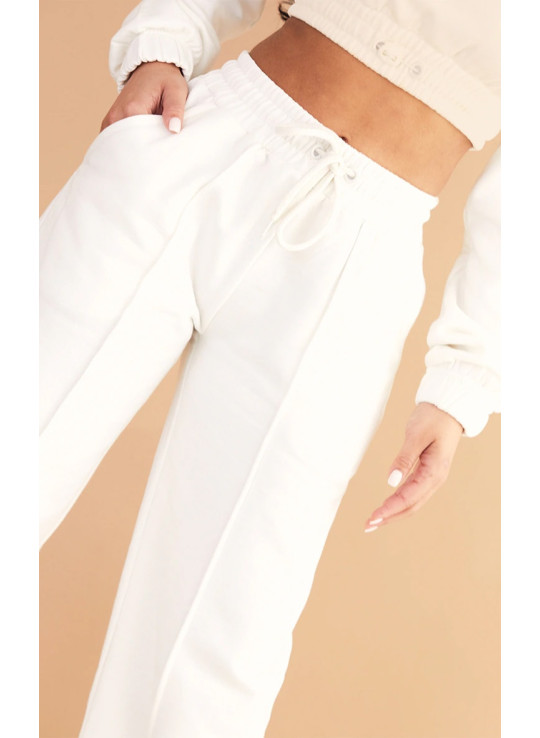 Маленькі кремові деталі шва широкі пробіжки для ніг